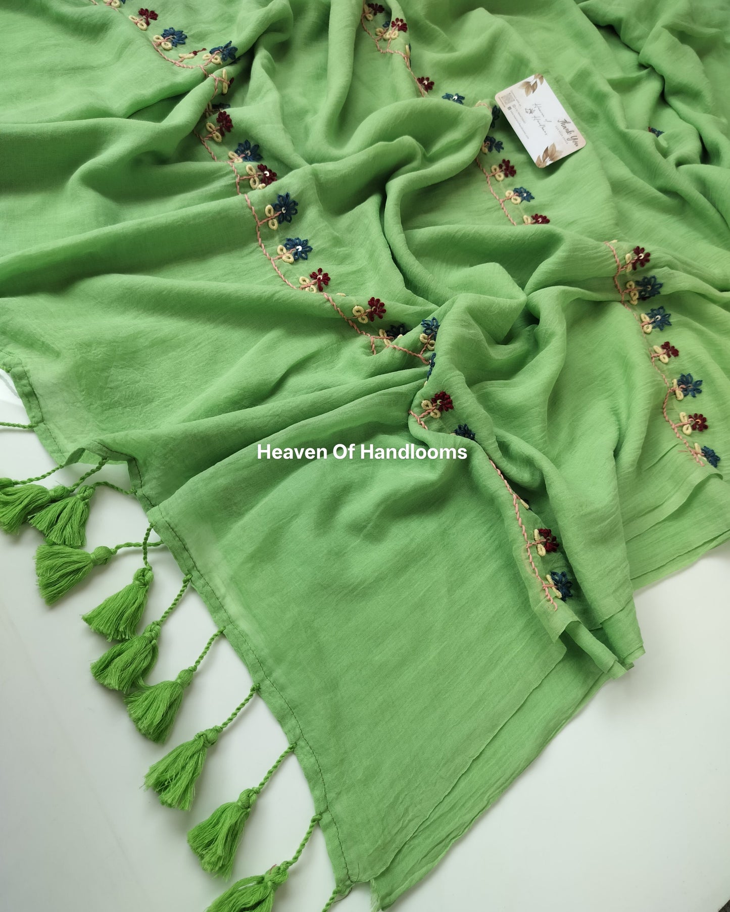 Premium Hand Stitch - Pista floral Queue