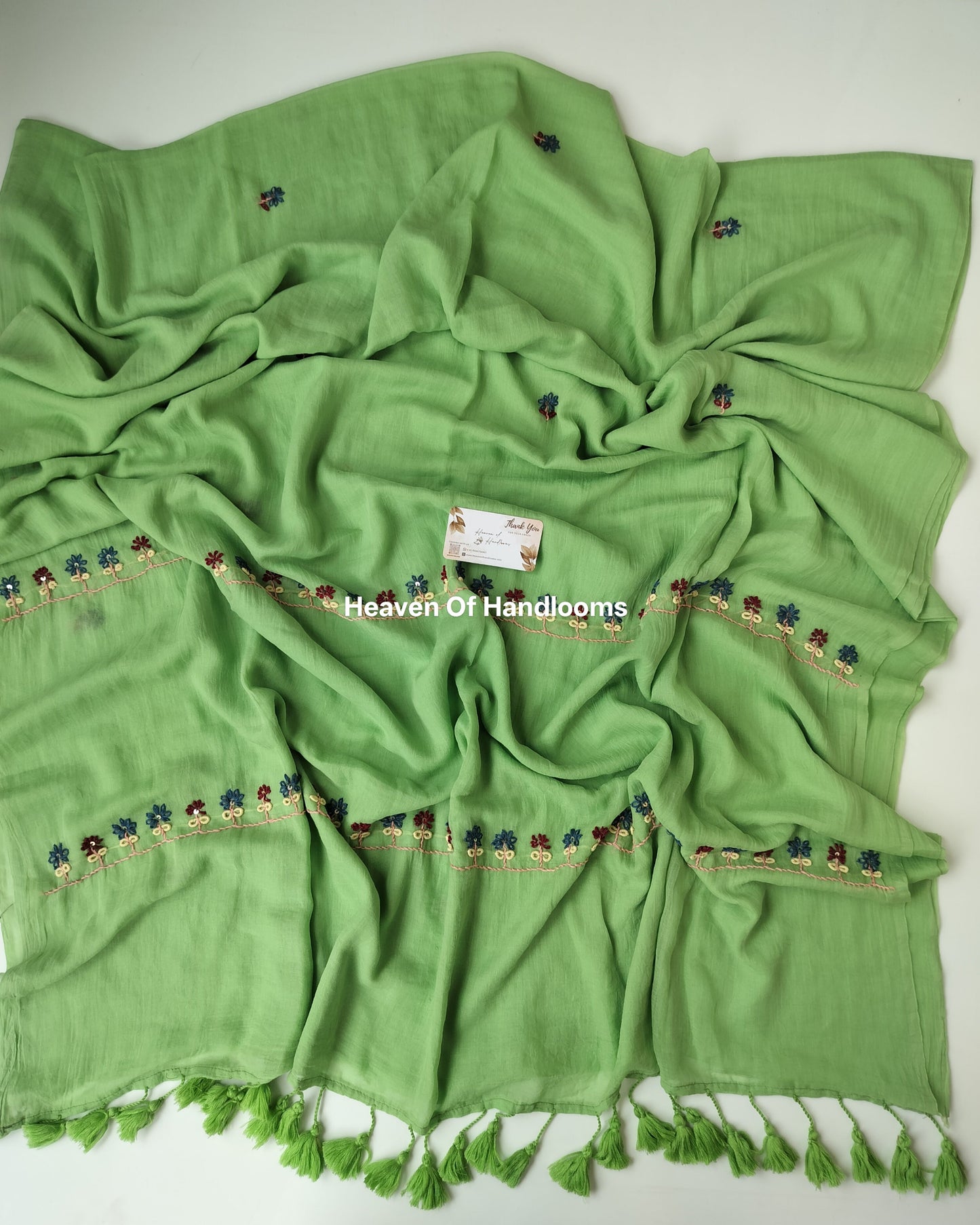 Premium Hand Stitch - Pista floral Queue